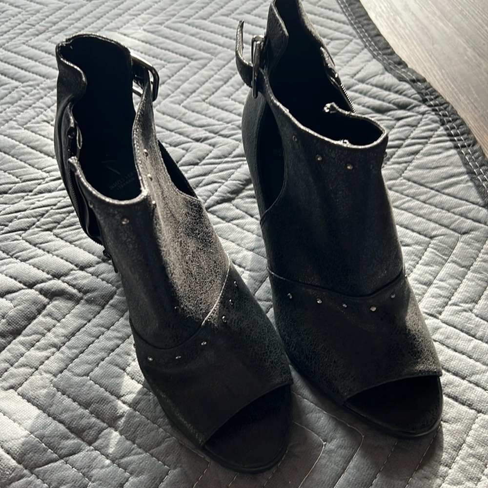 Simply Vera wang high heels half boots 10 black